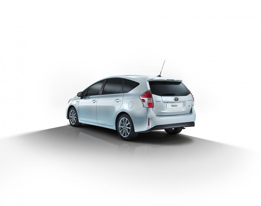  Toyota Prius + 2015 года  (фото 5 из 8)